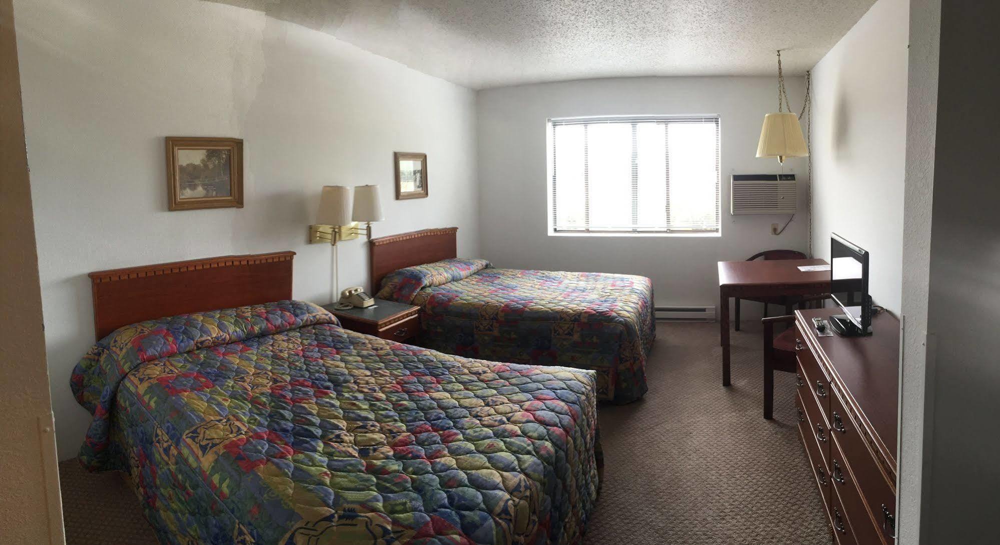 Model Towne Inn Motel Gwinn Экстерьер фото